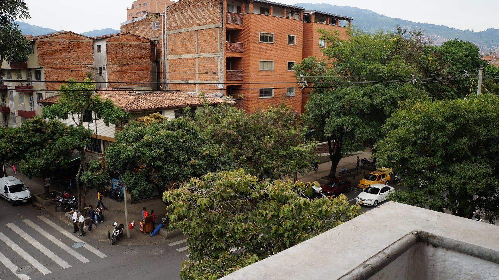 Hotel Lukas Medellin Bagian luar foto